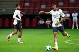 亿万28官网入口：“石榴籽 阳光巴郎”新疆希望小学足球季启幕.